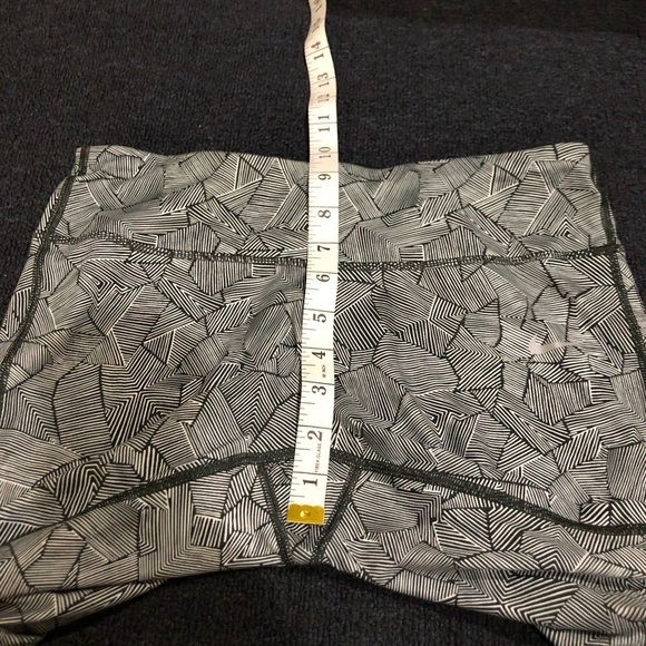 Nike Dri-Fit Black & Gray Striped Leggings Size Medium - Picture 7 of 8